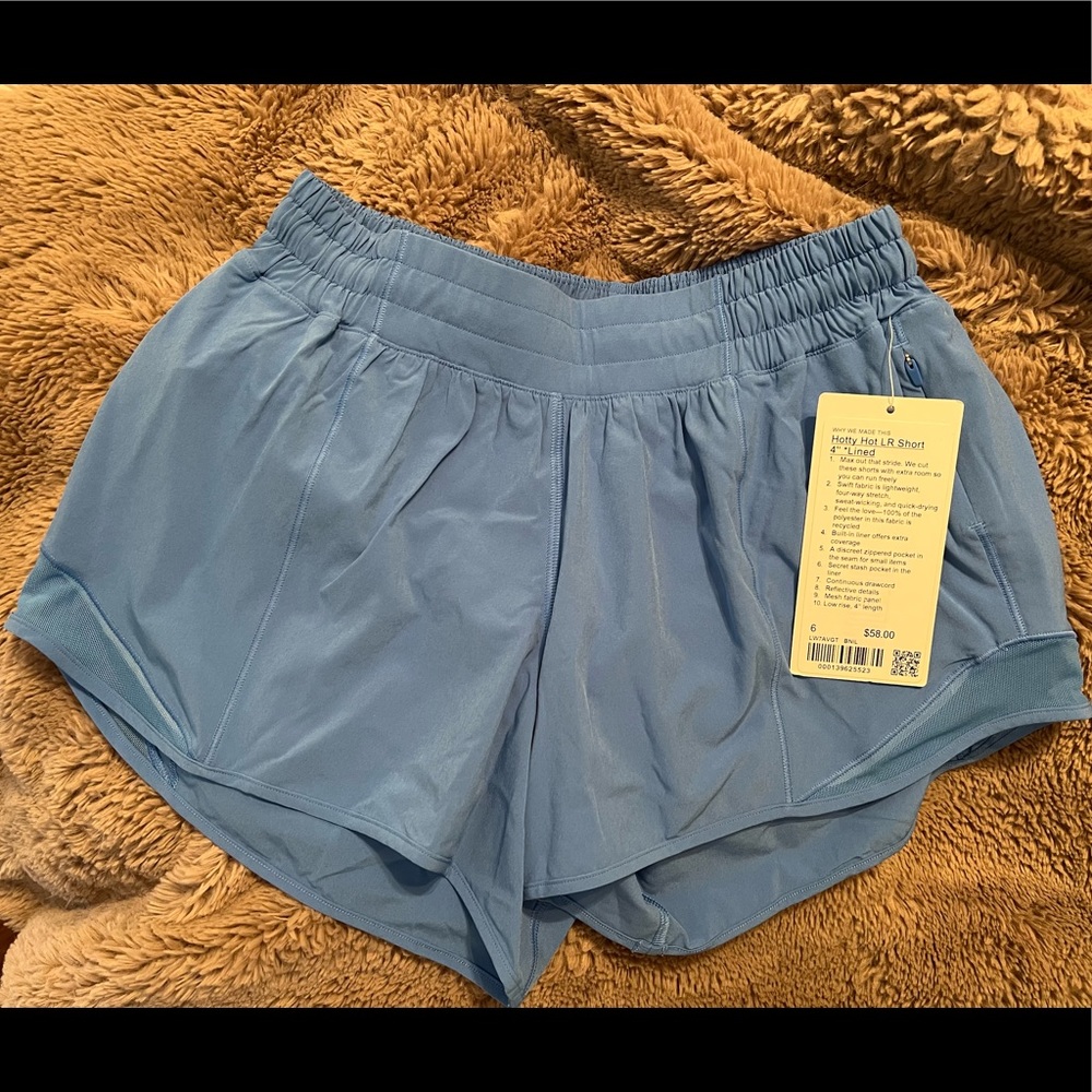 Size 6 Lululemon Blue Nile Hotty Hots 4” NWT